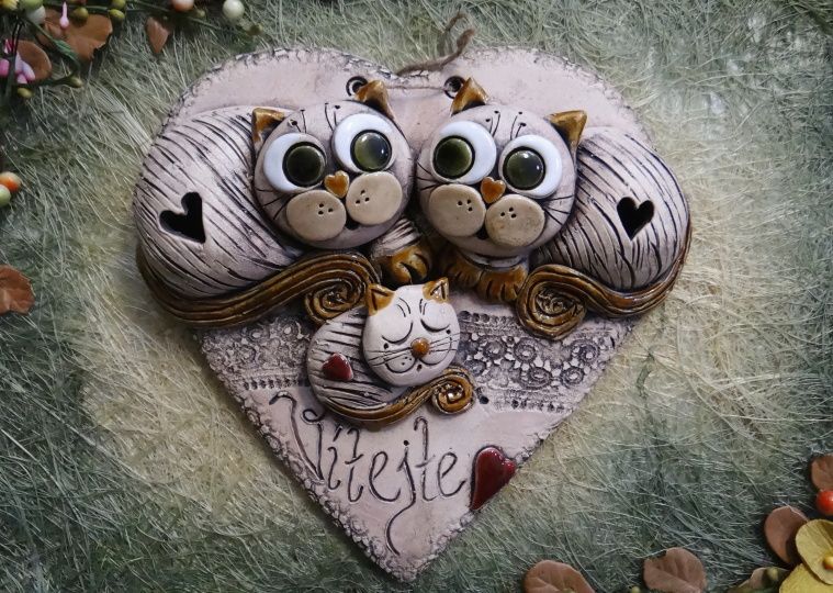 Rodinná tabulka - 3 kočky v srdci (těla)