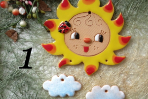 Slunce menší s mráčky