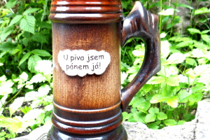 Korbel s nápisem "U piva jsem pánem já."