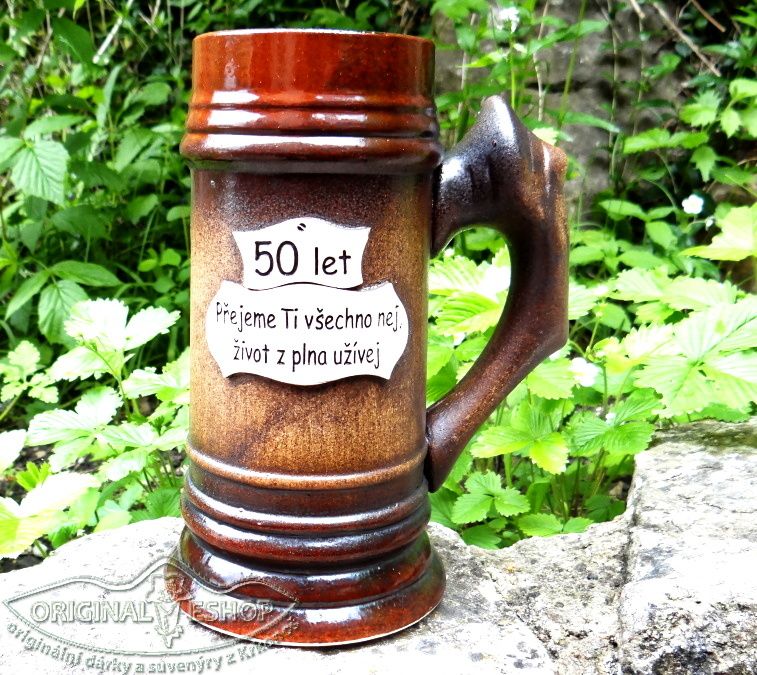 Korbel s číslem "50 let" a nápisem